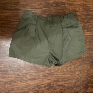 Kiss & Cry‎ Women’s army green size large high waisted shorts